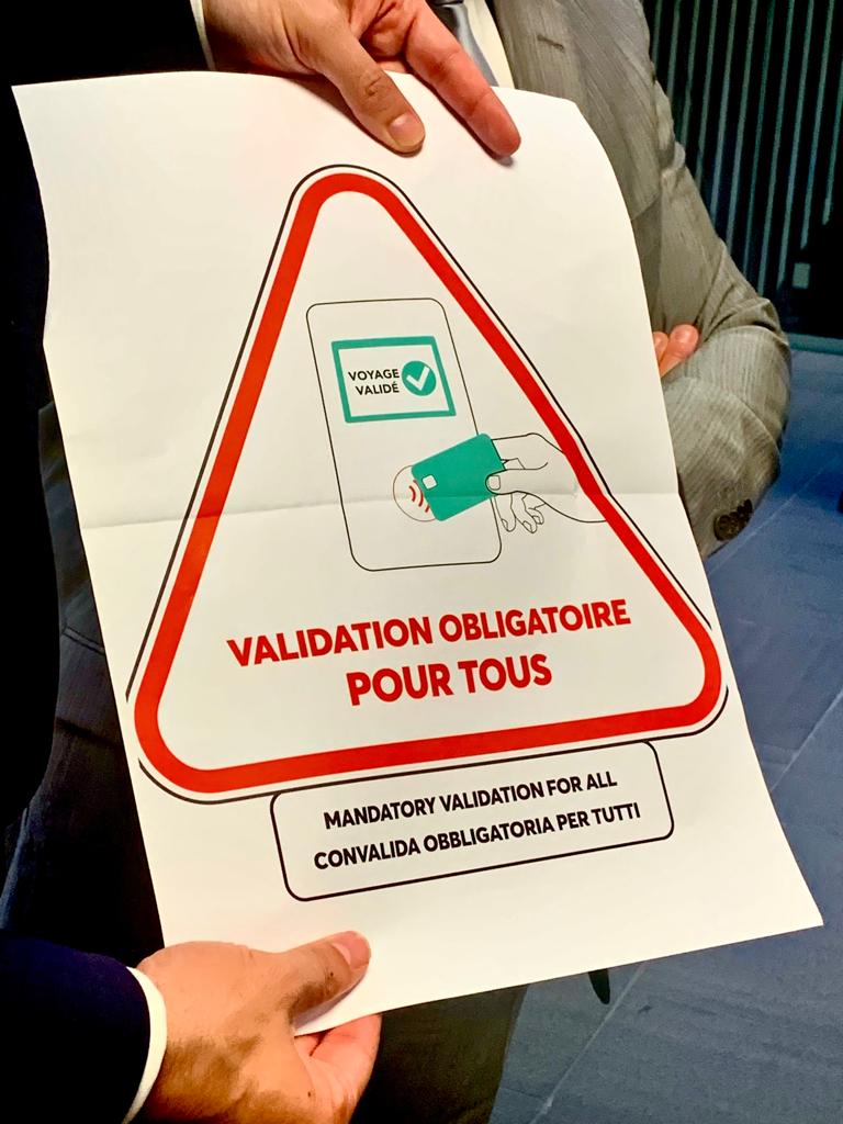L'affiche de prévention sur la validation obligatoire d'un titre dans les transports, bientôt placardées sur les transports et dans les stations sous terraines - ©RCF O.B.