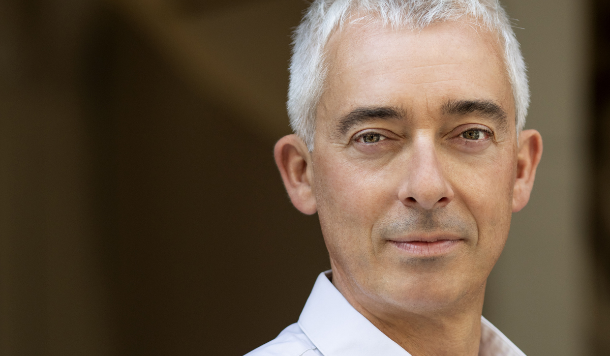 Benoist Simmat, auteur de deux bandes dessinées sur l'histoire de la bière et du vin © éditions Les Arènes / Philippe Quaisse