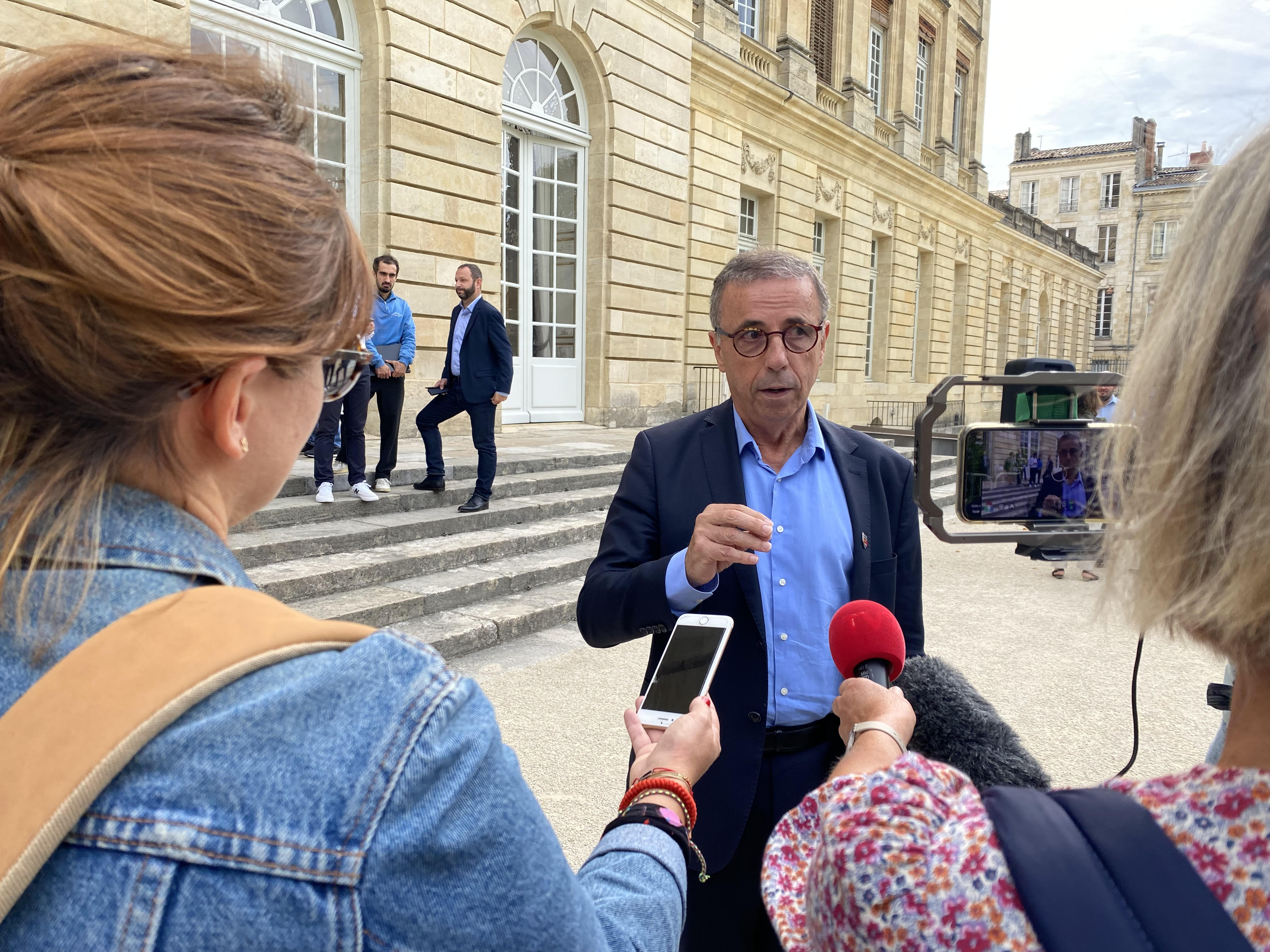 Pierre Hurmic le maire de Bordeaux a annoncé ce mercredi pendant sa conférence de presse de rentrée que les allées de Tourny seraient le prochain grand chantier de la ville ©Clément Guerre.
