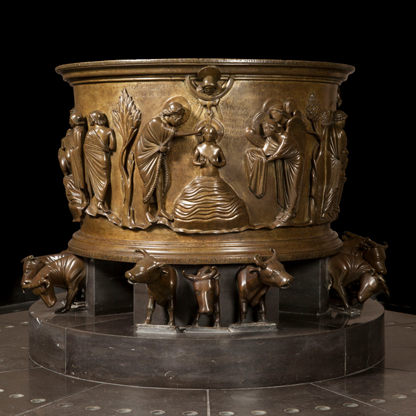 Fonts baptismaux de Notre-Dame, laiton, 59 x 97,5 cm, Liège, église Saint-Barthélemy. © IRPA-KIK, Bruxelles.