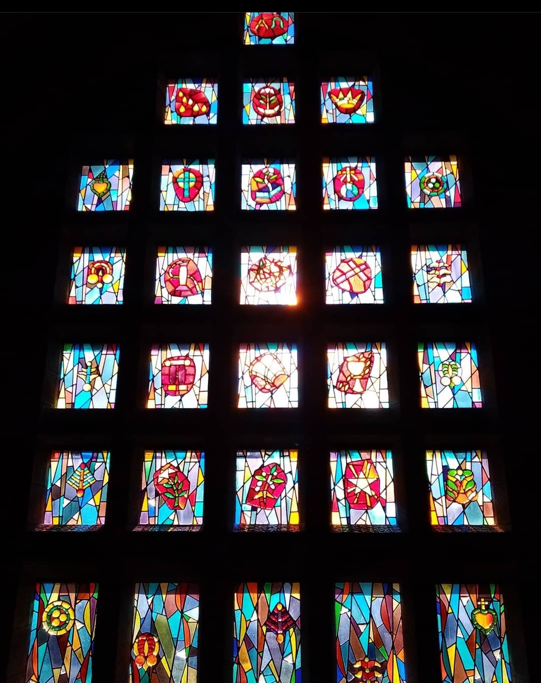 Les vitraux de l'église Notre Dame de Lourdes à Vannes