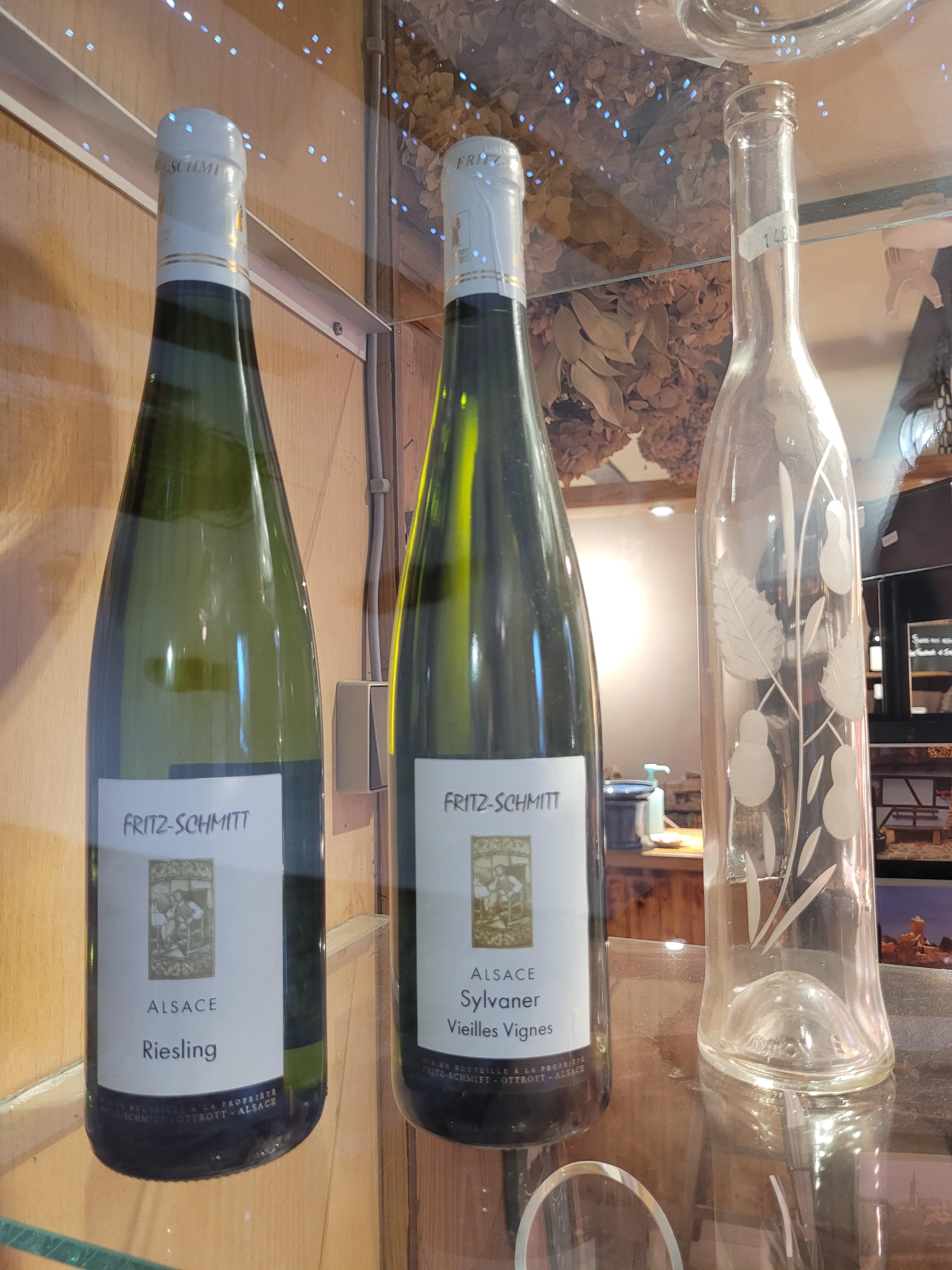 Bouteilles de vin produites par la vignoble - © Géraud Bouvrot - RCF Alsace