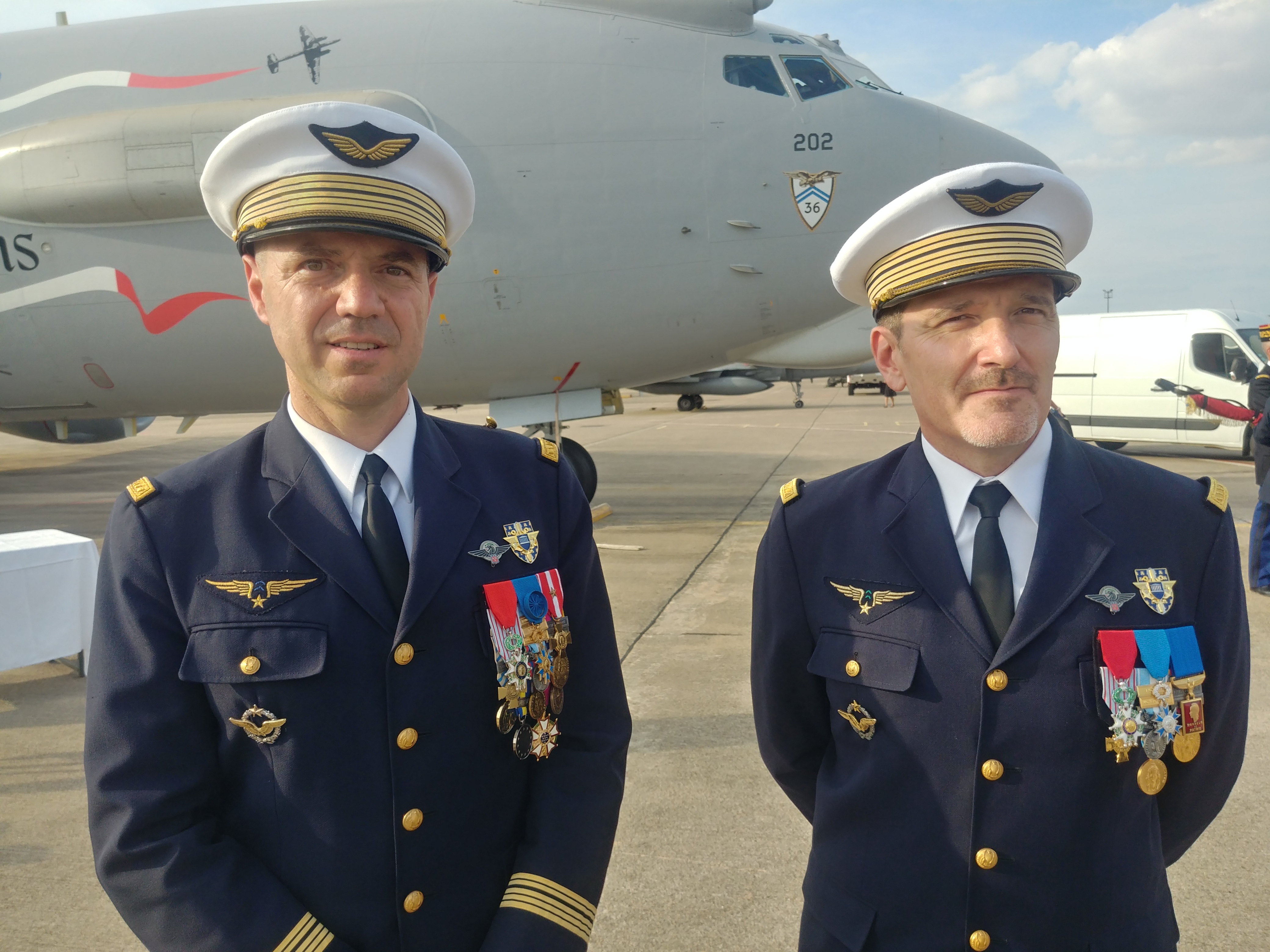 À gauche le colonel Kaladjian, à droite le colonel Gros © RCF - Guillaume Martin-Deguéret.