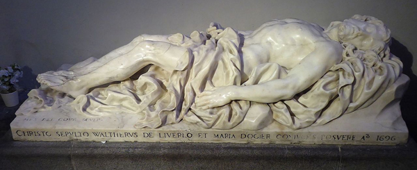 Jean Del Cour, Christ mort, marbre blanc, 40 x 188 x74 cm, Liège, cathédrale Saint-Paul. Cliché Wikipédia.