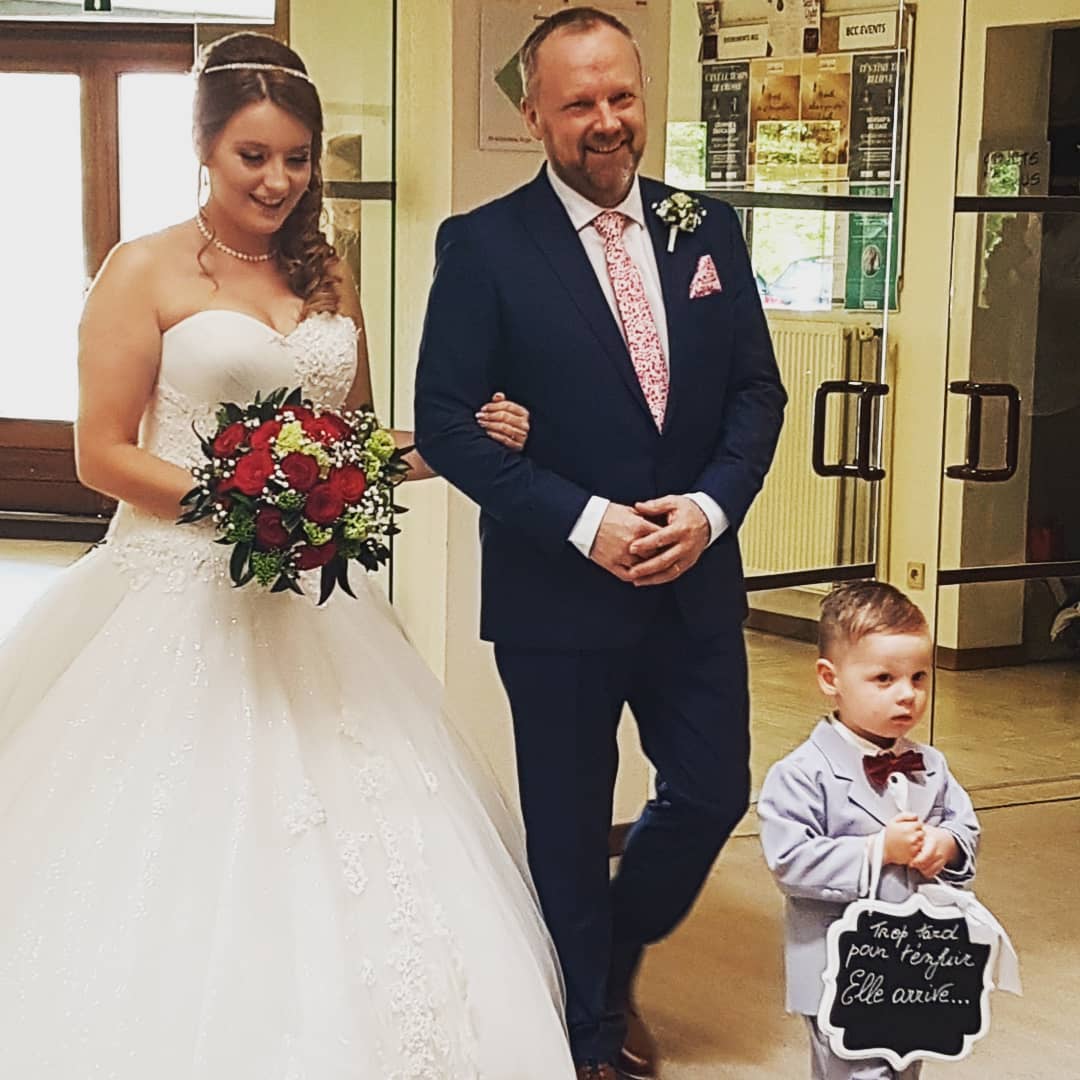 David accompagne sa fille Chelsey lors de son mariage en 2019.