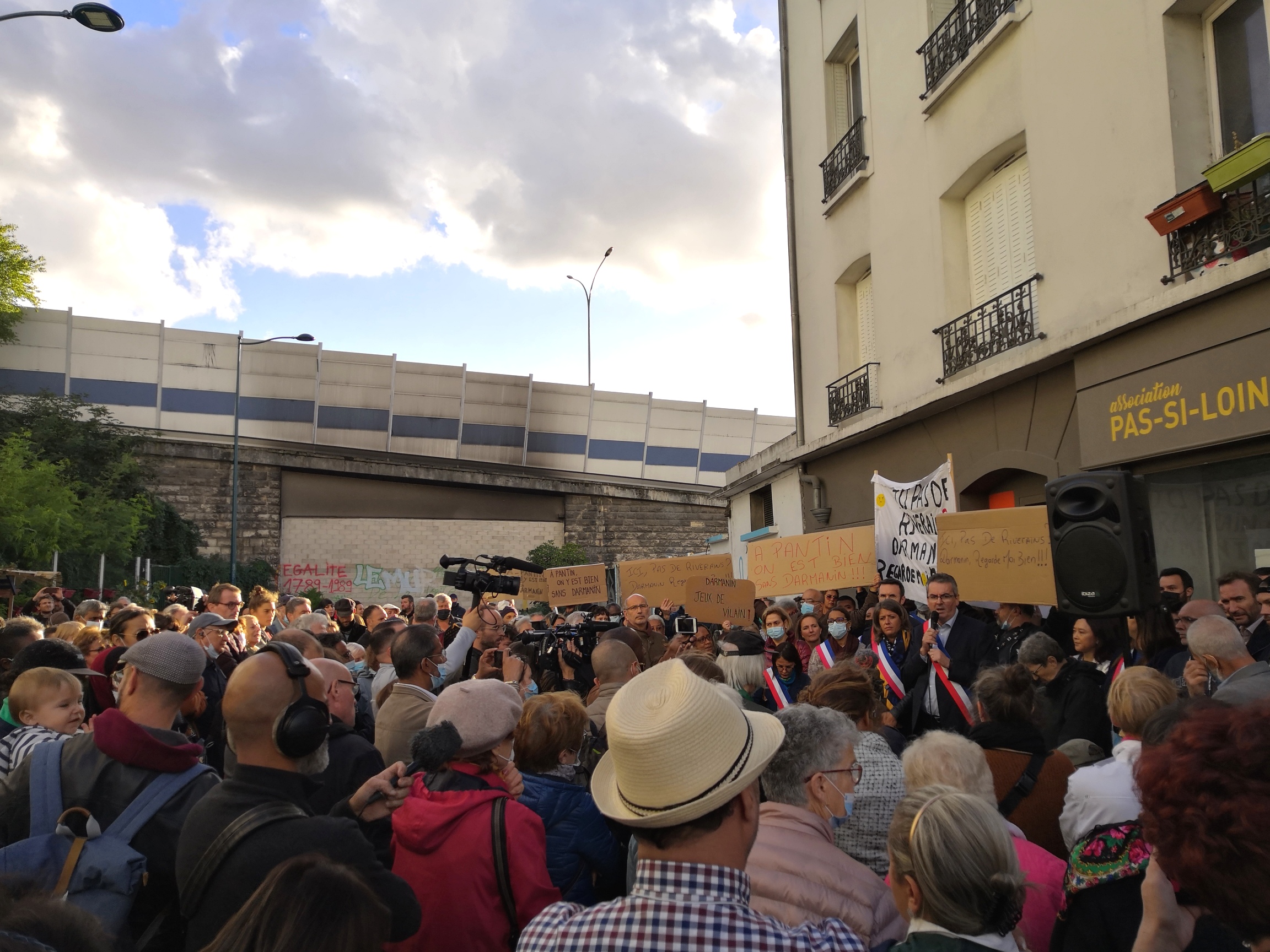 Manifestation de riverains et d'élus à Pantin le mercredi 29 septembre - Photo : Clara Gabillet