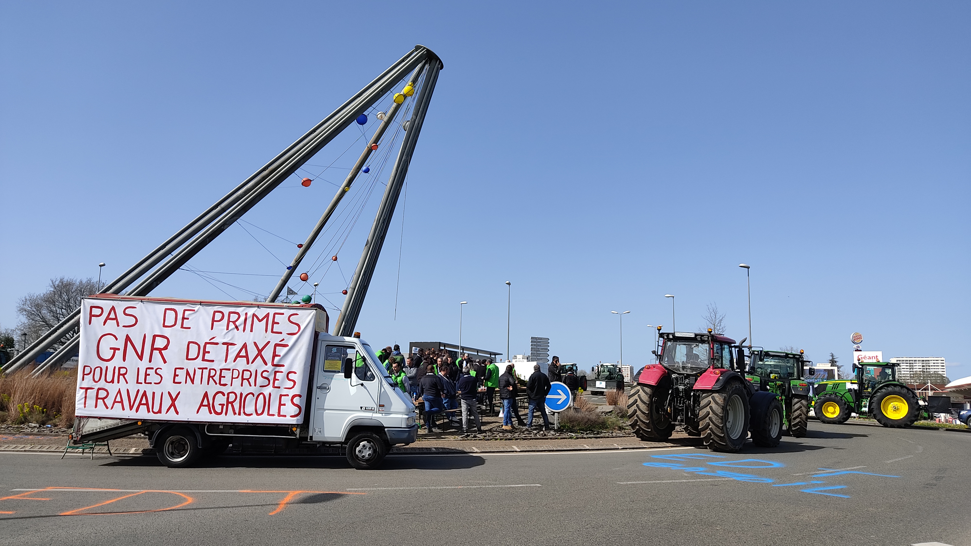 Les entreprise de travaux agricoles ont quitté l'Espace Anjou vers 14 h. ©RCF Anjou