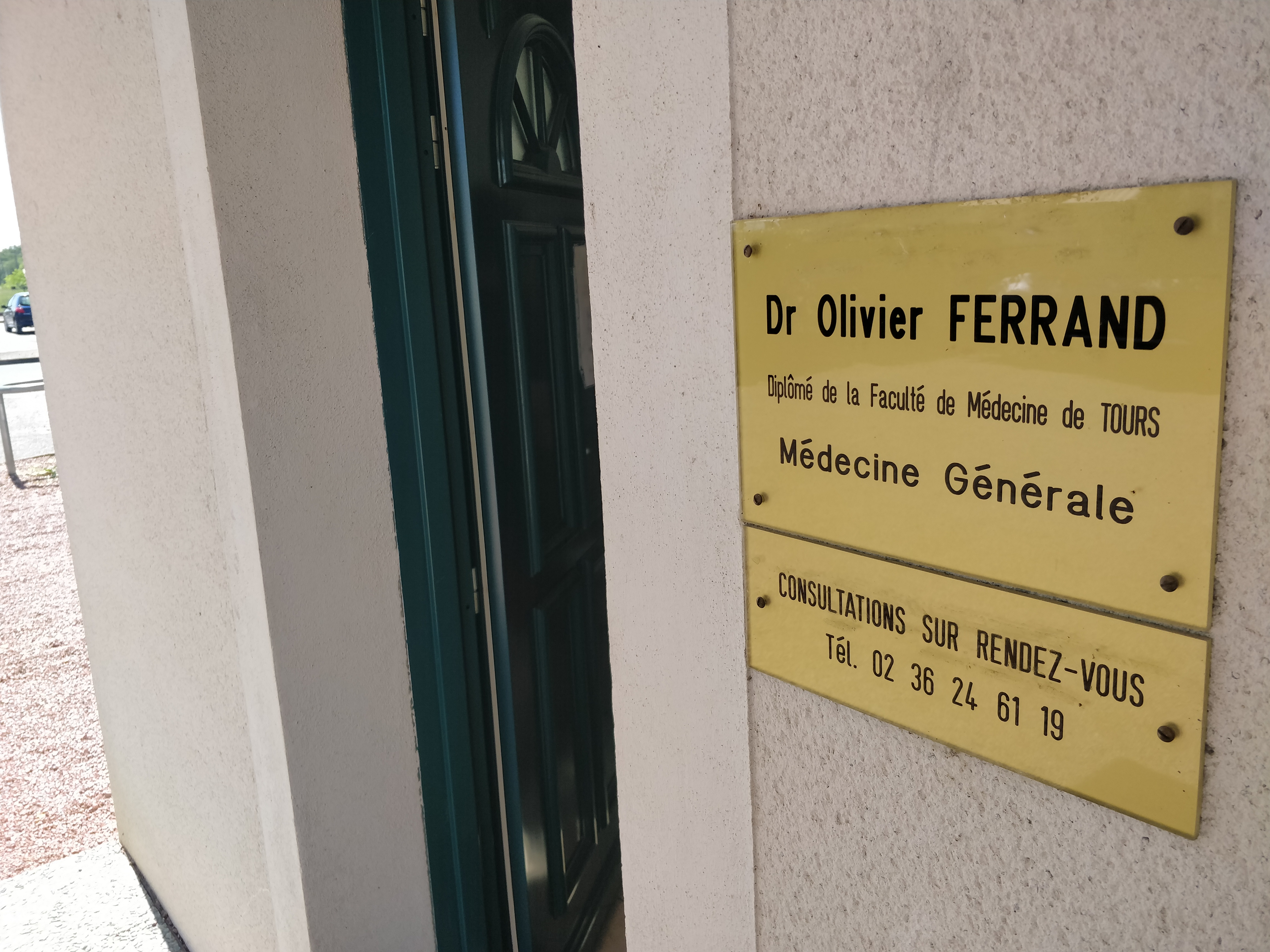 Le docteur Ferrand ne « dévissera pas sa plaque » et garde espoir malgré tout © RCF - Guillaume Martin-Deguéret.