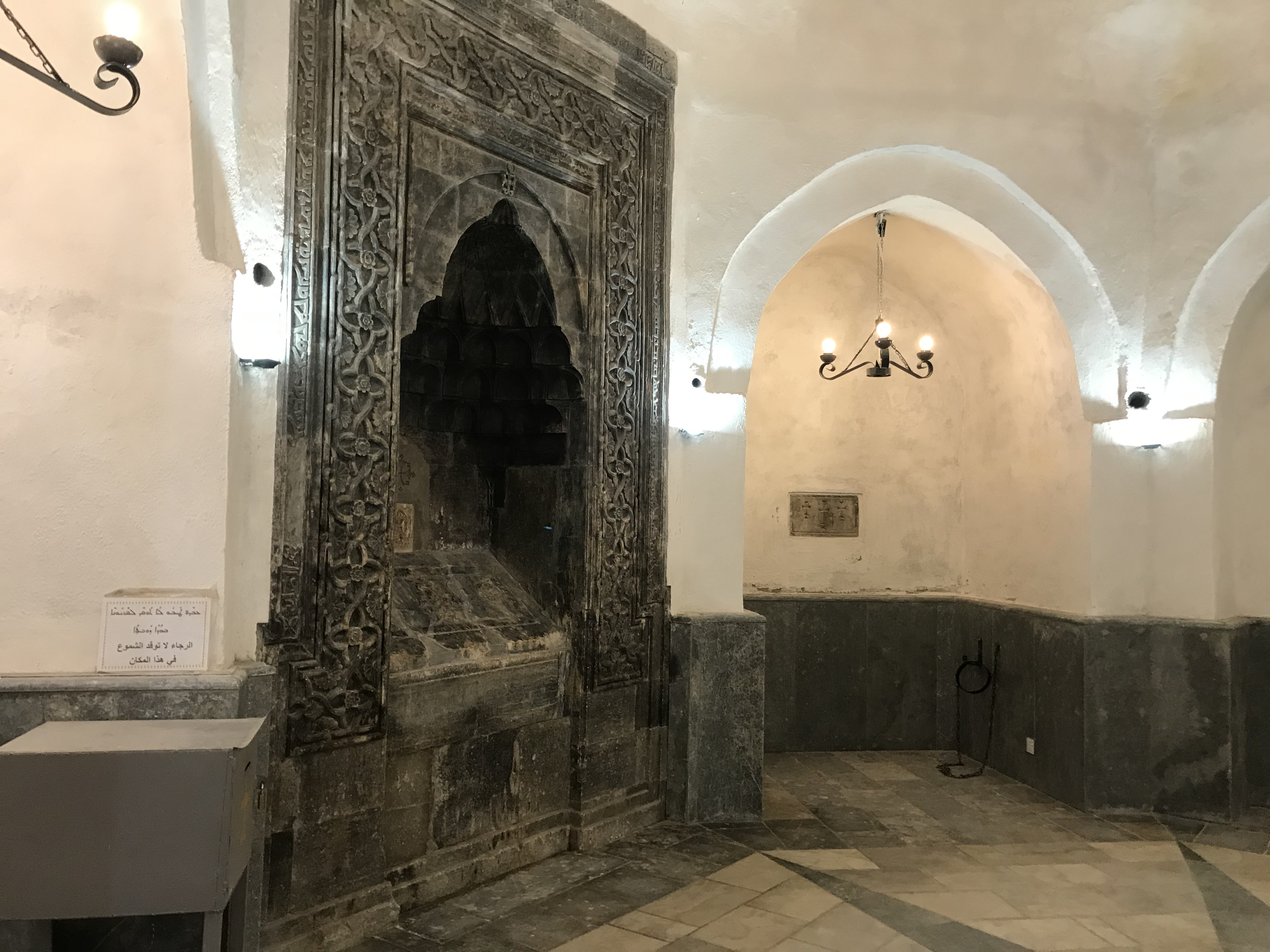 Intérieur du sanctuaire de Mar Behnam