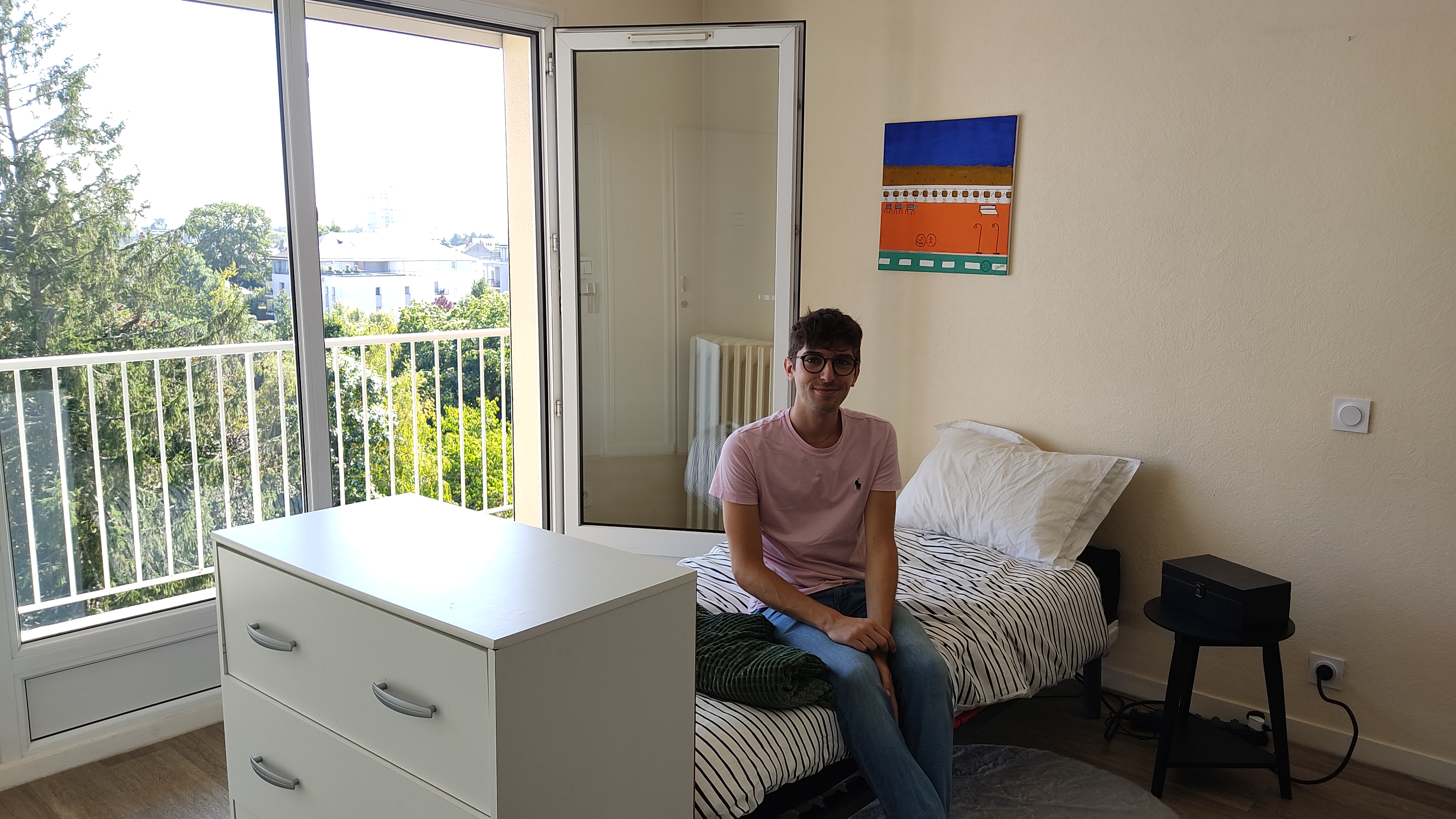Etudiant en master à l'UCO, Maxime Marcel paie 320 euros par mois pour une chambre avec balcon. © RCF Anjou