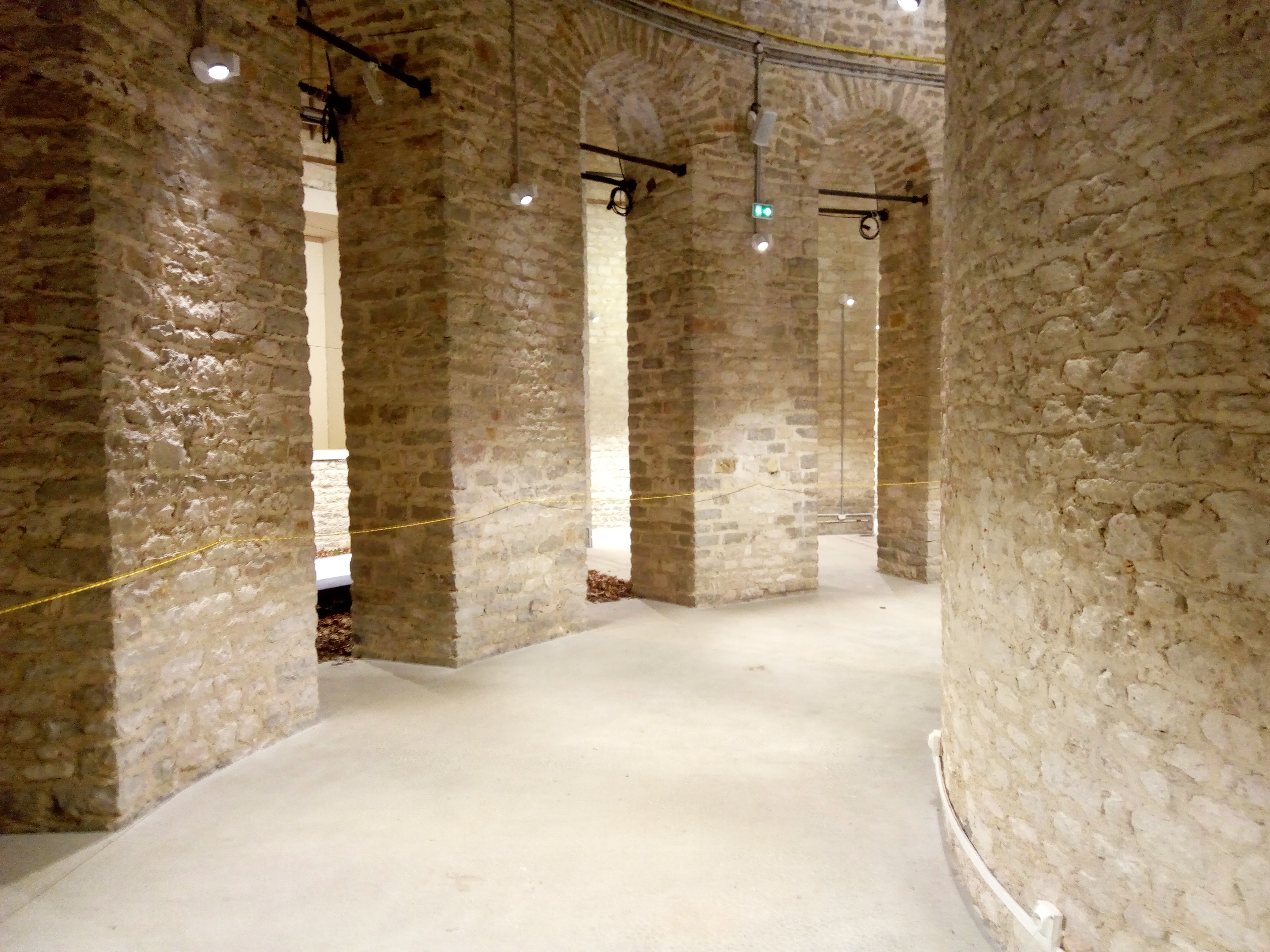 Le Château d'eau est vide, il faut un caque de réalité virtuelle pour découvrir l'exposition © RCF - Guillaume Martin-Deguéret.