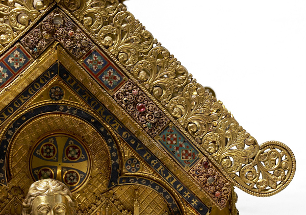 Détail du décor du pignon du Christ de la châsse de saint Remacle, 94 x 58,5 cm (pour le pignon), Stavelot, église Saint-Sébastien. © IRPA-KIK, Bruxelles.