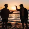 Amis sur la plage / ©Photo by Tyler Nix on Unsplash
