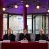 Mgr Dominique Blanchet, évêque de Créteil (à gauche), Mgr Éric de Moulins-Beaufort, archevêque de Reims et président de la CEF (au centre), et Mgr Olivier Leborgne, évêque d'Arras (à droite), lors de la conférence de presse du lundi 8 novembre. ©VALENTINE CHAPUIS / AFP