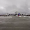 Un Awacs, entouré de deux Xingu sur la piste de la base d'Avord © RCF - Guillaume Martin-Deguéret.
