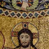 Le Christ couronné par la main de Dieu, détail de la mosaïque absidiale réalisée dans la 2nde moitié du XIIe s., Santa Maria in Trastevere, Rome, Italie - Crédits : Corinne SIMON/CIRIC