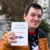 Jonathan Genevoix et son livre les premiers pas © RCF Jura