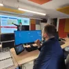 Le centre opérationnel départemental est tourné vers un écran géant pour faciliter la circulation de l'information © Martin Obadia 