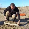 En 2019, les archéologues de l'Inrap (ici Elven Le Goff) ont trouvé les vestiges d'une ancienne cité gauloise à Allonnes, dans le Saumurois. ©RCF Anjou