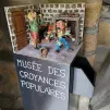 Figurines à l'entrée du Musée des croyances populaires du Monastier sur Gazeille en Haute-Loire. Figurines réalisées par Patrice Rey