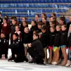 Des champions entourés de jeunes patineurs du club tourangeau © Zoé Blutel