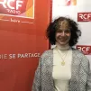 Brigitte Plateau dans le studio de RCF Isère