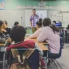 Un professeur et ses élèves en classe © Sdret / Pixabay