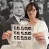 Nathalie Abellone, directrice commerciale chez La Poste, présente le timbre créé à l’effigie de Jeanne Moreau. Photo RCF