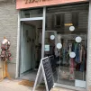 Au 16 rue Parmentier à Nice, cette friperie solidaire vend des articles à partir de 2 euros. Photo Tra District 