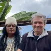Éric Julien, en compagnie de Vivencio, qui lui a sauvé la vie il y a 35 ans ©DR