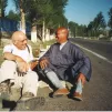 Bernard Ollivier et un moine lors d'une de ses multiples marches / Bernard Ollivier