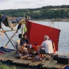Le radeau radio diffuse des émissions en direct sur la Loire. ©Milo Garcia