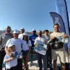 Pendant l'été les salariés de Kaporal se chargent de la distribution des kits de sensibilisation dans les mises à l'eau de Marseille ⓒNina Pavan 