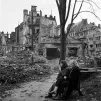 Deux femmes allemandes dans les ruines de Cologne, mars 1945  ©Lee Miller