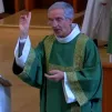 François Gouthe signe une messe dominicale à la cathédrale de Vannes