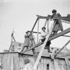 Femmes employées comme charpentier, le 26 juin 1918 près de Calais ©Wikimédia commons