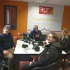 Amandine Bafoil, cadre éducative, Bernard, chargé d'inclusion et Jérôme Cat au micro de Laurent Sciauvau