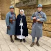 Comédiens en tenues d'époque Porte Serpenoise à Metz 