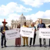 © Mouvement Laudato Si'. Les intervenants du film The Letter devant le Vatican, à Rome.