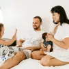 Nous sommes à une époque de recomposition des rôles : "C’est l’occasion de redécouvrir à la fois le rapport à l’enfant et le rapport de couple" ©Unsplash
