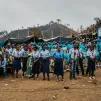 Des scouts et guides centrafricains pendant une messe d'envoi, à 30 kilomètres de Bangui, en décembre 2019 © Jean-Matthieu Gautier / Hans Lucas
