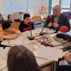 Roger Falcon avec les élèves de l'école publique de Taulhac