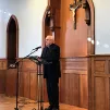 le père Gabriel Jégouzo présente les vœux du diocèse à l'évêque Mgr Centène ©Diocèse de Vannes
