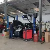 Le garage solidaire de Trélazé emploie onze salariés, dont deux en insertion, auxquels s'ajoutent une vingtaine de bénévoles. ©RCF Anjou