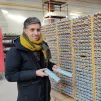 "On a créé cette forme bombée et ce bleu pastel exprès pour le village des athlètes", montre Paul-Vincent Diquero, responsable de l'export de l'entreprise Rairies-Montrieux. ©RCF Anjou