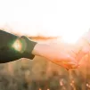 "Par le biais du sacrement de mariage, le couple... a la possibilité d'évangéliser" ©Unsplash