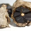 ail noir - CC BY 2.0 Foodista via Wikimedia Commons