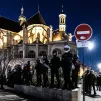 L'église Saint-Eustache à Paris a été vandalisée le 2 mars 2023 (Photo : des policiers tentent d'encercler des manifestants s'opposant à la réforme des retraites, le 19/03/2023 ©Karim Daher / Hans Lucas)