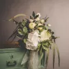 image d'illustration (cercueil fleuri) - © Artsy Vibes via Unsplash