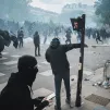 Affrontements entre manifestants et forces de l'ordre. Manifestation du premier mai contre la réforme des retraites. © Lucas Boirat / Hans Lucas